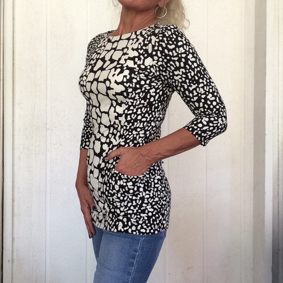 J. McLAUGHLIN CATALINA CLOTH BLACK AND WHITE ANIMAL PRINT TOP SMALL - Picture 3 of 9